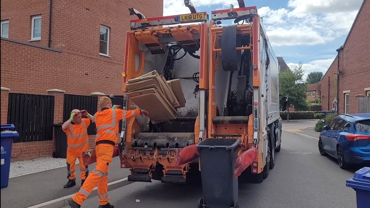 Packing Cardboard! Suez Mercedes Econic Bin lorry on Mixed Recycling, UTG