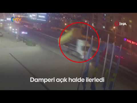 NTV | Hafriyat kamyonunun damperi üst geçide böyle takıldı