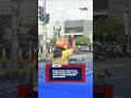 DETIK-DETIK 'KEKUATAN' TANGAN KELUAR DI JALAN RAYA, AWAN LANGSUNG MENYINGKIR!