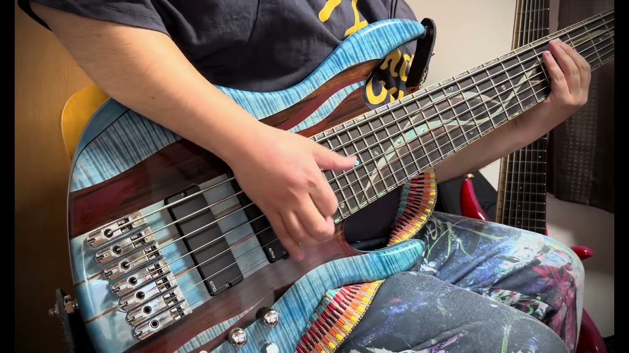 7弦ベースでスラップとタッピングを絡めたスタイル 7strings bass