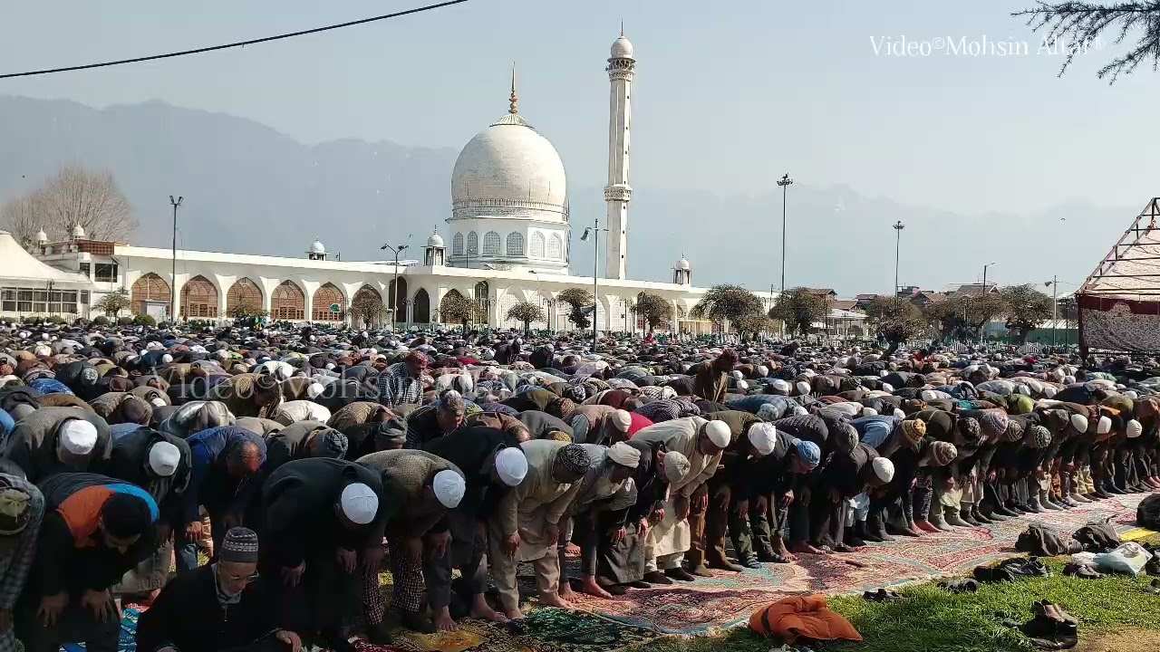 Thousands Throng Dargah Hazratbal,Shrine On First Friday Of Ramazan. 