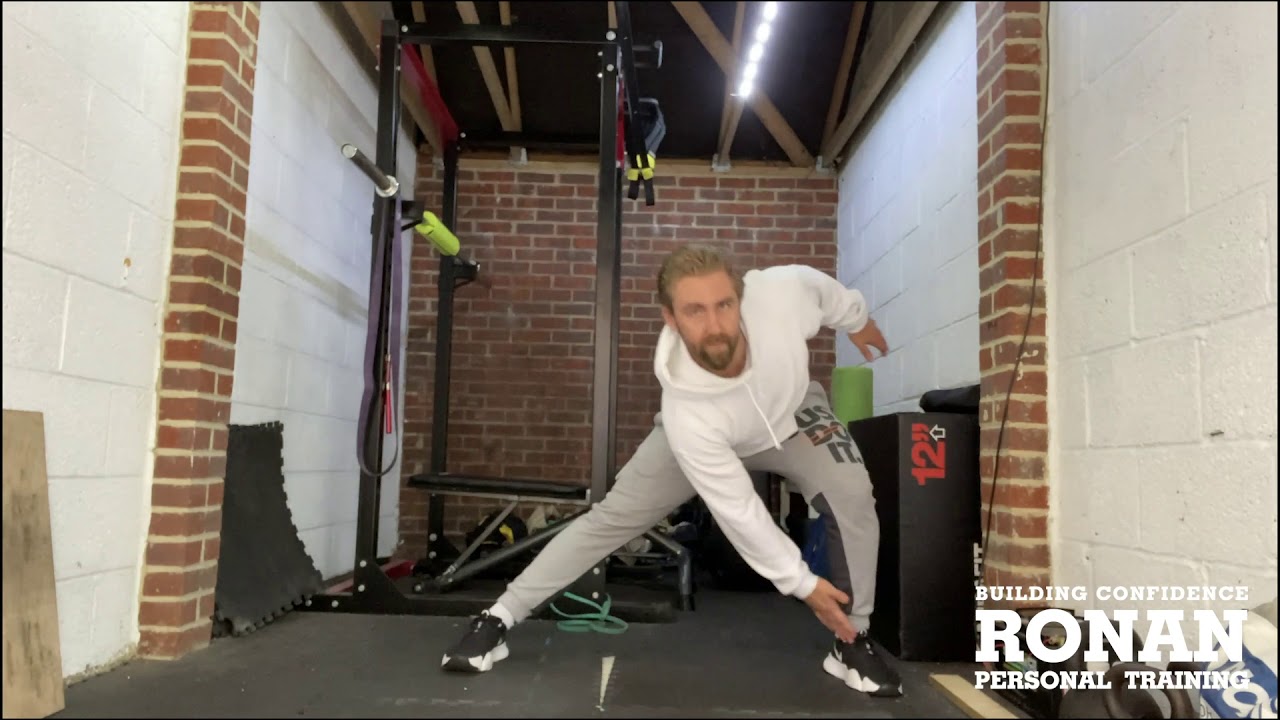 LATERAL LUNGE WITH TOE TOUCH - YouTube