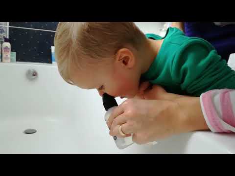 Video: Ako Kvapkať Kvapky Do Nosa Pre Malé Deti