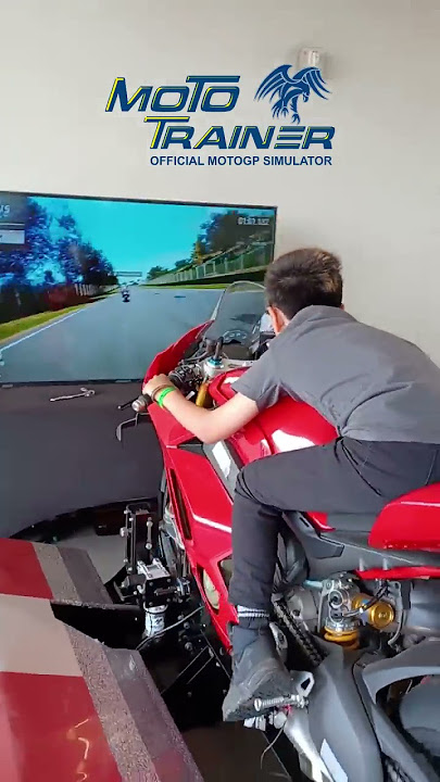 Young kid on a Panigale, playing Ride4. Motorbike simulator, Simulateur moto, Simulador de motogp