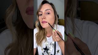 How to Instantly Lift Your Lips with Concealer – Lip Hack!  #makeupartist