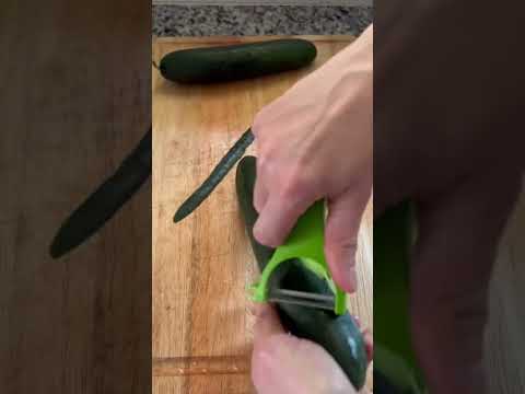 Video: Gurķu muguriņas - gurķu spalīšu noņemšana no dzeloņainiem gurķiem
