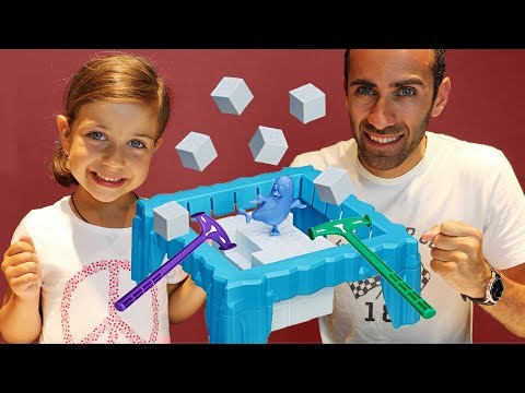 ემილია თამაშობს მამიკოსთან ერთად „არ გატეხო ყინული“