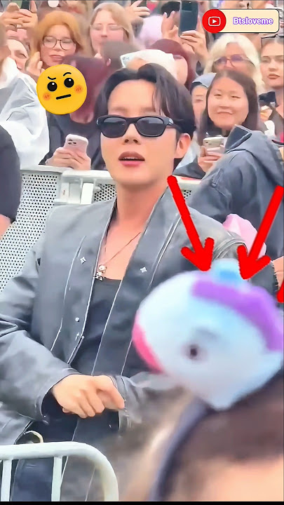 Jhope was surprised to see an army when he came to enjoy Lollapalooza in day 1💜🐿🤭#jhope #bts