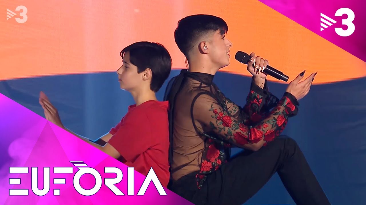 Dos prínceps a l'escenari! El Joan i un jove ballarí encisen amb 