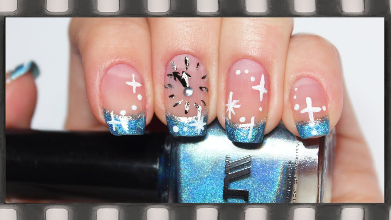 Новогодний французский маникюр