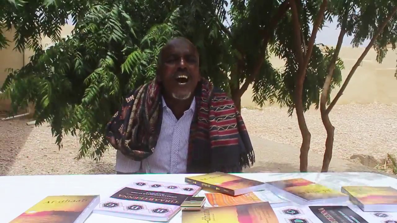 Qoraa Cismaan C/Nuur Xaashi oo soo bandhigay Buugaag uu qoray . camera iphone 8 plus apk