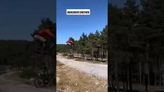 Manzaneda bikepark,salto del camino#enduromtb #trekrail #ebike #saltos