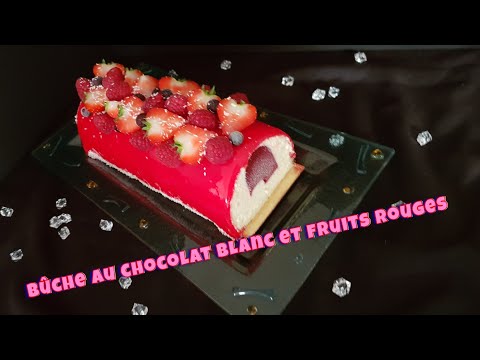recette-e-bûche-de-noël-au-chocolat-blanc-et-fruits-rouges