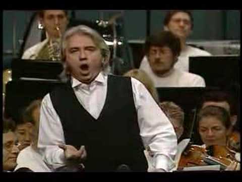 Dmitri Hvorostovsky sings Verdi (vaimusic.com)