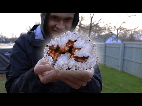 Video: Bagaimana cara memotong geode di rumah?