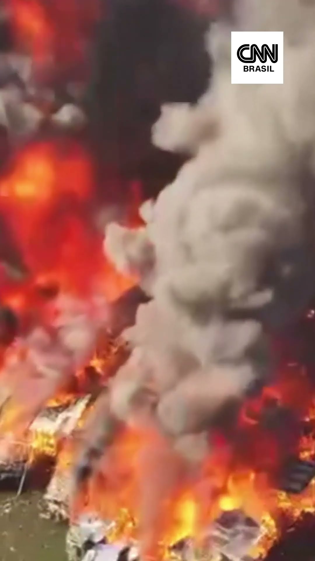 Incêndio destrói milhares de barracos na maior favela das Filipinas #Shorts