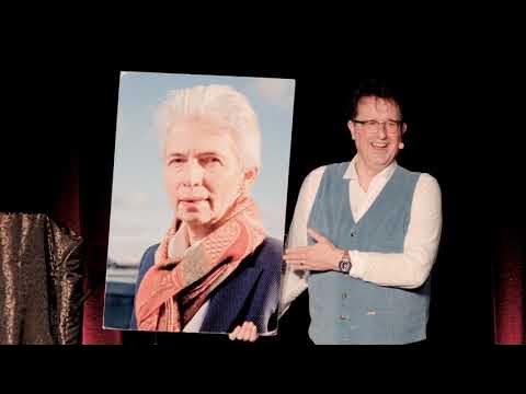 Christoph Brüske präsentiert Verteidigungsminister YouTube