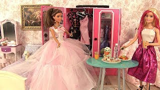 Barbie Armoire de Poupée Mon Fabuleux Dressing Histoires de Poupées