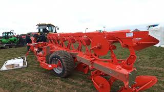 : 2016 JCB Fastrac 4220 Icon 6.6 Litre 6-Cyl Diesel Tractor (235 HP) with Kuhn MulitLeader Plough