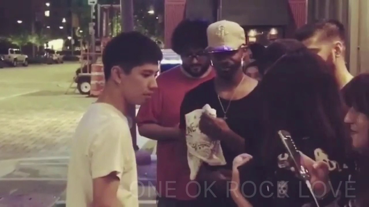 【スマホにサイン!?】Takaがファン1人1人に神対応!!【ONE OK ROCK】