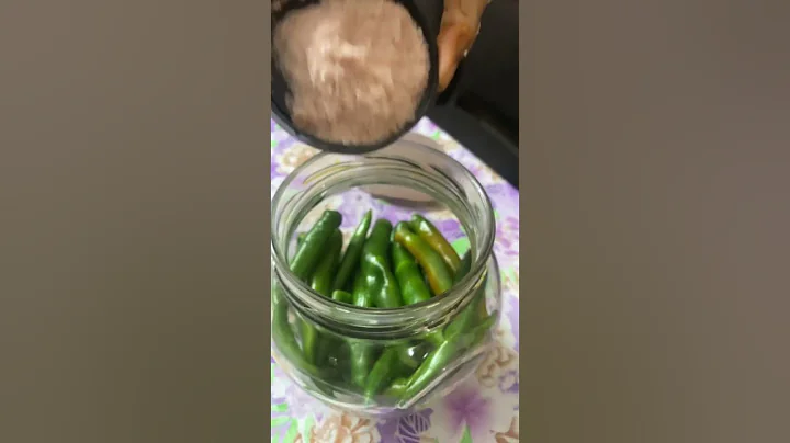 Green chillies 🌶️ + vinegar +salt #winterspecialrecipe  #zeherakitchen