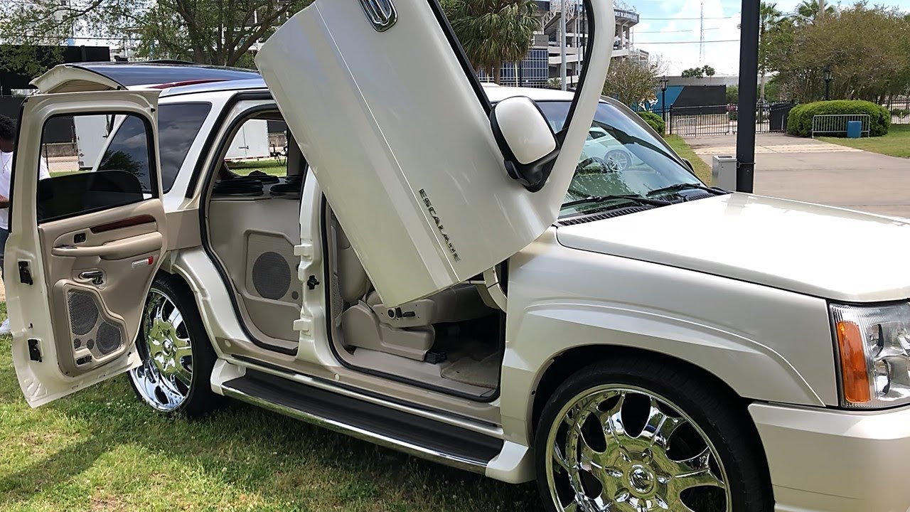 ESCALADES INSANE SYSTEM BLOWS THE DOORS OFF! - YouTube