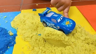 Lightning McQueen Cars Toys Kinetic Sand Playtime, Learn Colors with Disney Cars and Beads