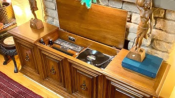 VM 1700: Philco Professional 1001 Record Changer in Pecan Stereo Console, 1968.