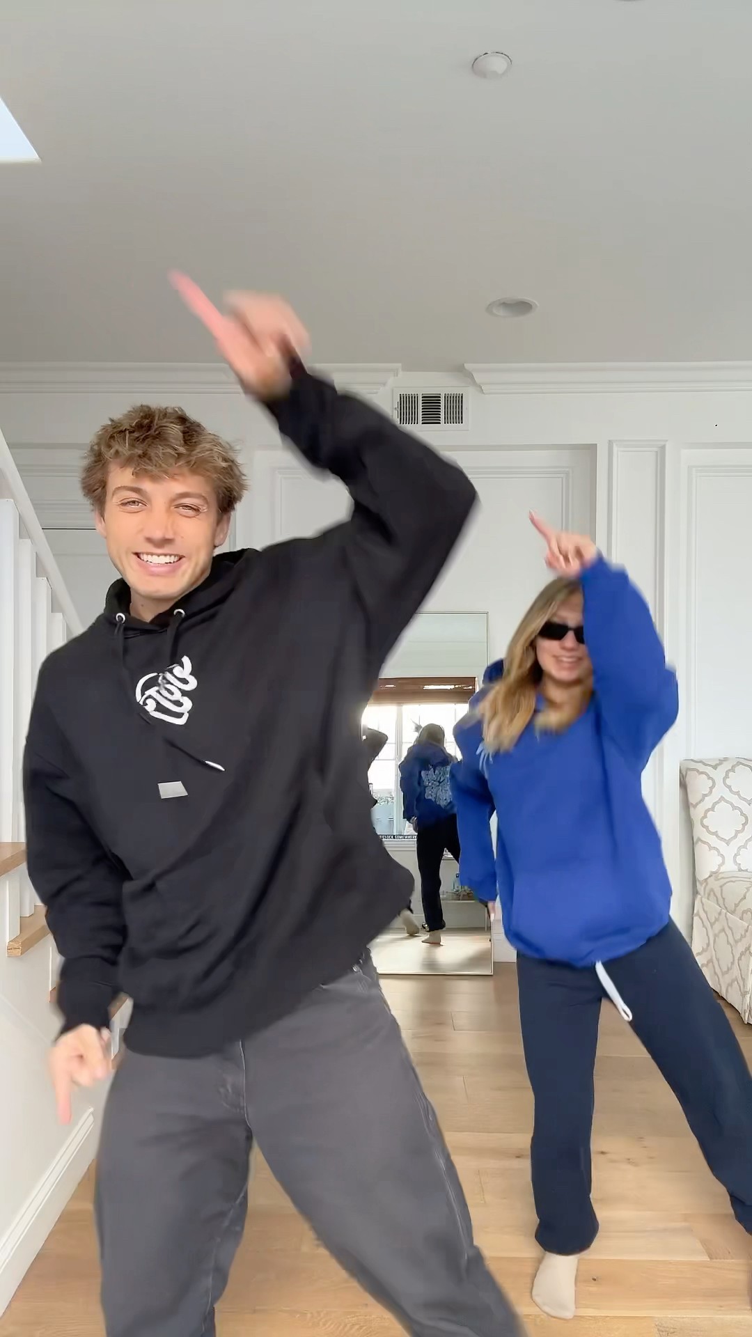 ayo she can’t see ANYTHING ? ​⁠@NicoletteDurazzo #siblings #sheadurazzo #dance