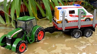 Tractor rescues cars in trouble giant dinosaurs - Toy car story