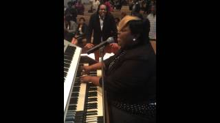 Shellea Wade is soooo amazing, singing "Just another day" Must watch!