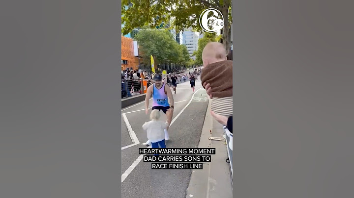 Heartwarming moment dad carries sons to race finish line
