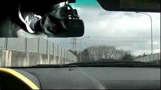 ランボルギーニ運転中　高速道路で恐ろしい車に遭遇
