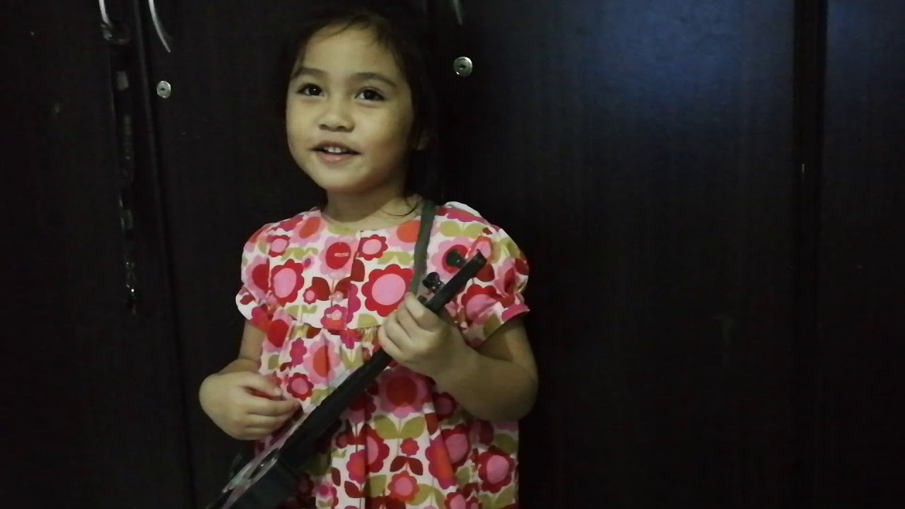 Little girl singing girl on fire - YouTube