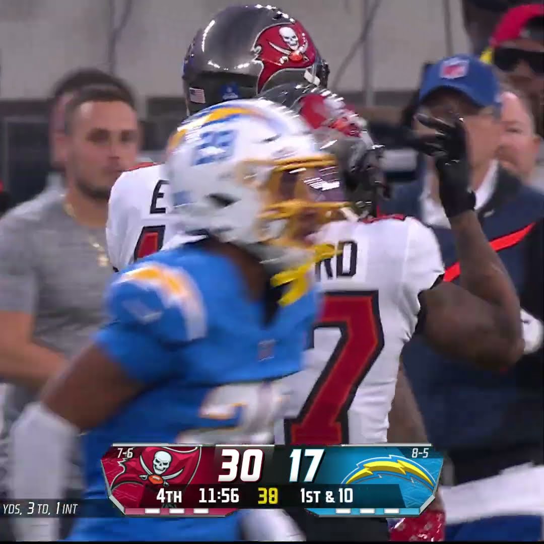 Mike Evans catches for a 23-yard Gain vs. Los Angeles Chargers