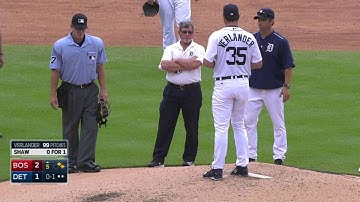 BOS@DET: Verlander trips on mound, stays in the game