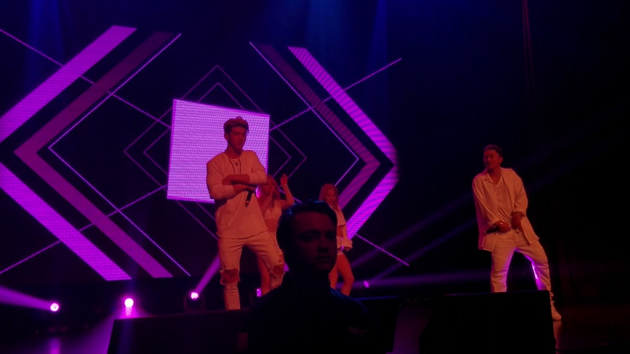 KARD (카드) - Side to Side live in Chicago