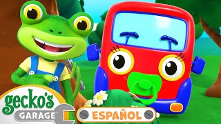 La primera visita de bebé camión | 🐸 Garaje de Gecko | Carros para niños | Vídeos educativos