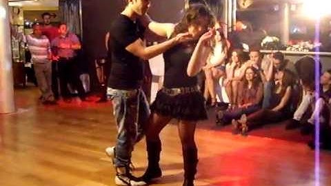 Mzouk Improvisación Luis y Raquel (1ª Fiesta Fusión Mood beach 07-04-12).AVI