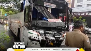 കൊച്ചിയിൽ KSRTC ബസുകൾക്കിടയിൽ ബൈക്ക് കുടുങ്ങി, രണ്ട് മരണം