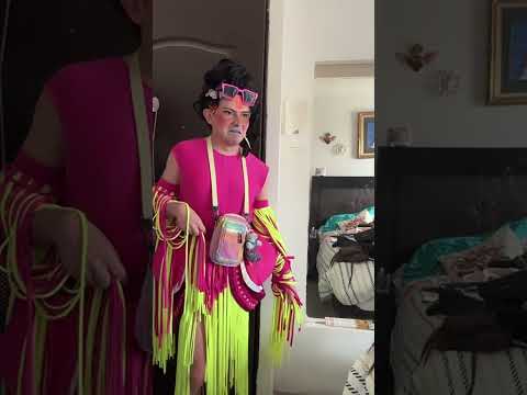 Cuando te vas al EDC pero no entienden tu outfit