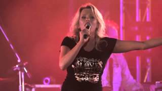 Beccy Cole 'Hello Happiness' Official Music Video chords