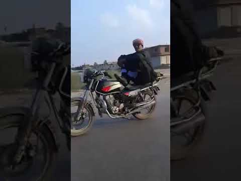 ابو عيد راجل سايق موتوسيكل و يخبط ف ميكروباص