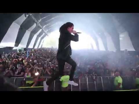 When 8,000 Headbangers