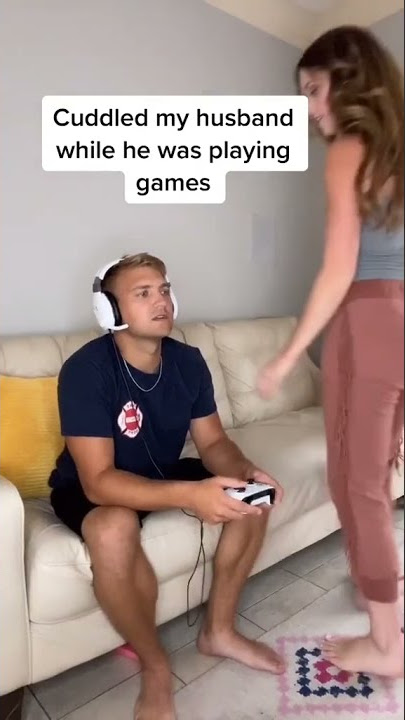 Memeluk Pacar sambil main video game | #shorts
