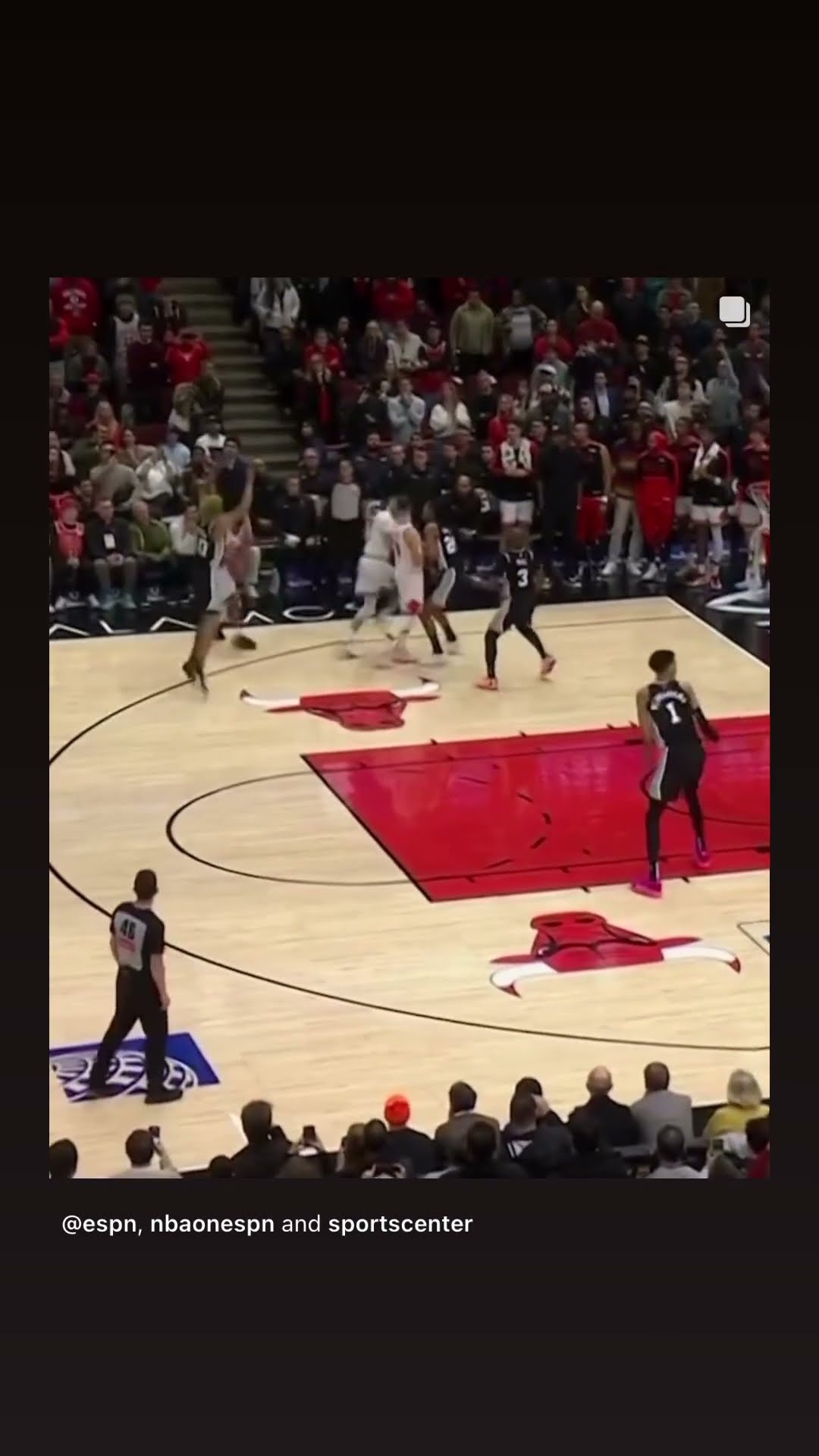 Over Wemby #hoodnews #cobywhite #chicagobulls #victorwembanyama #spurs #NBA #dunk #basketball #omg
