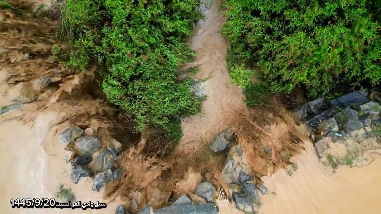 تصوير جوي لسيول وادي الغر شمال محافظة تنومة السبت1445/9/20#درون#اجواء_جميله#أمطار#سيول