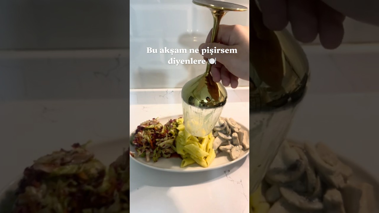 Pratik akşam yemeği önerisi dört peynirli makarna, kremalı mantarlı tavuk ve salata #pratiktarifler