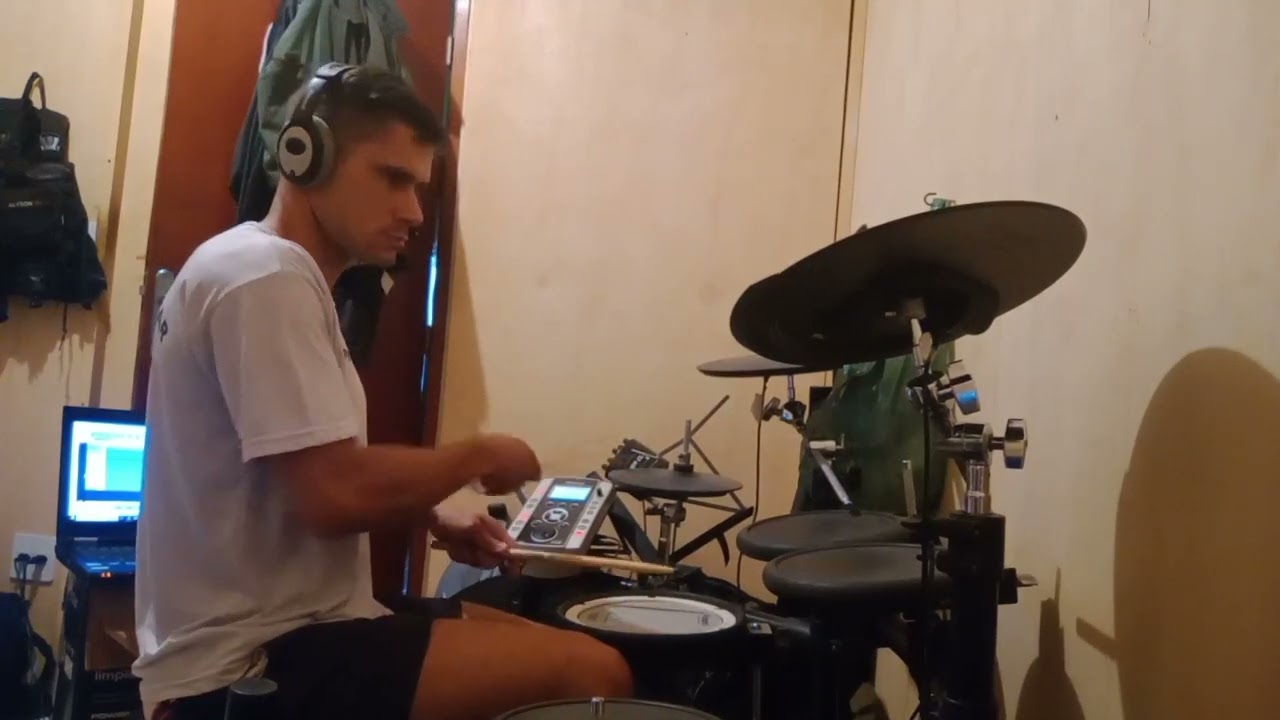 Testando minha bateria eletrônica roland TD 9. Com esse lindo louvor.