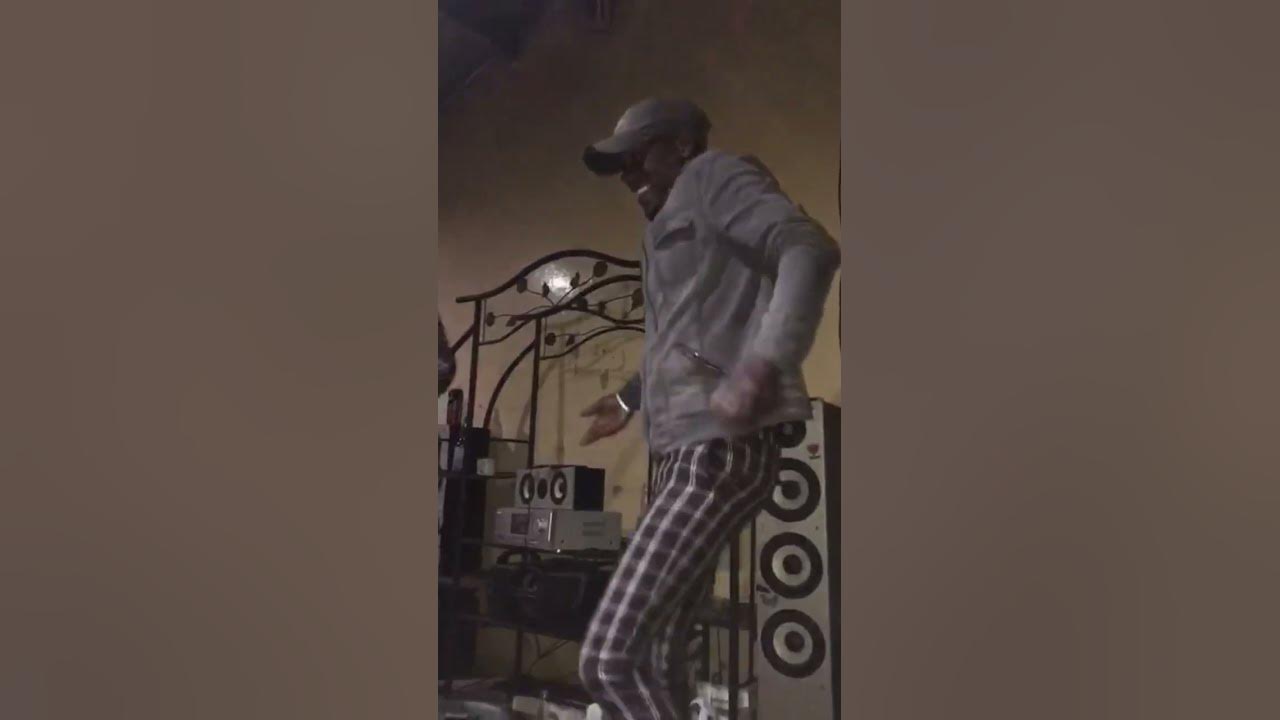 Siyadansa masithanda thina
